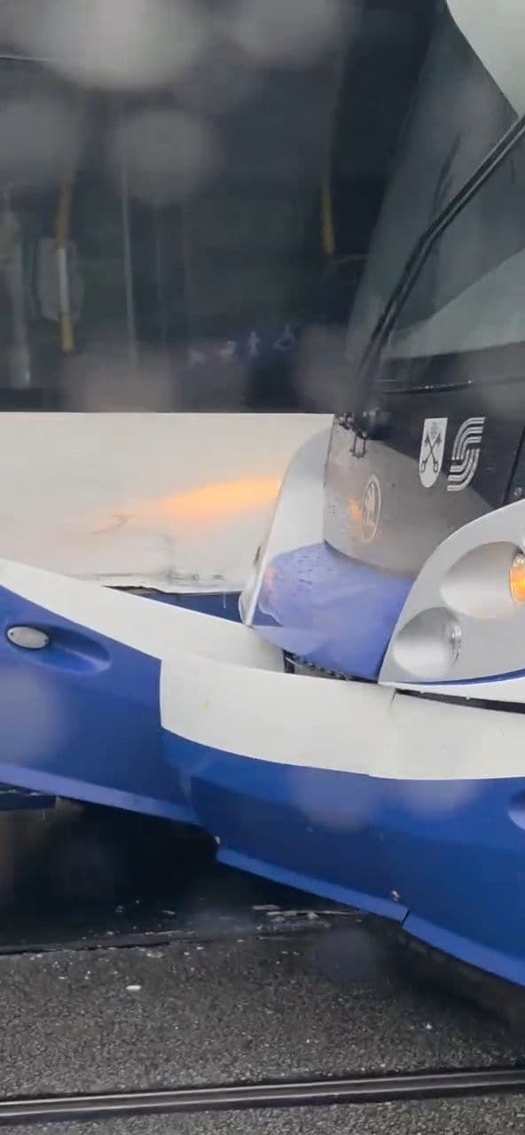 Rīgā notikusi tramvaja un autobusa sadursme