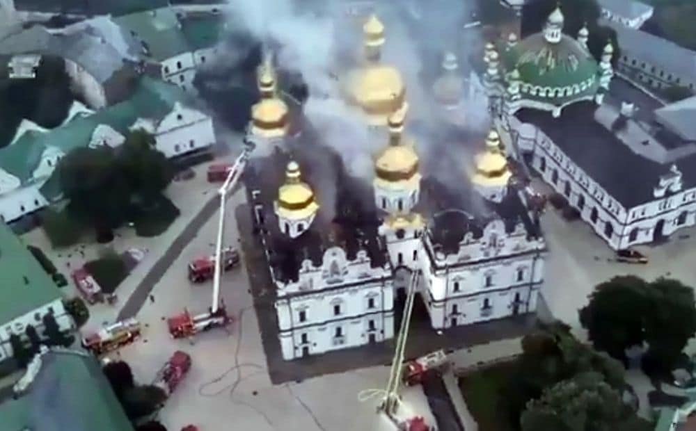 Krievu okupanti uzbrukuši Kijivai tostarp Kijivas Pečeru klosterim