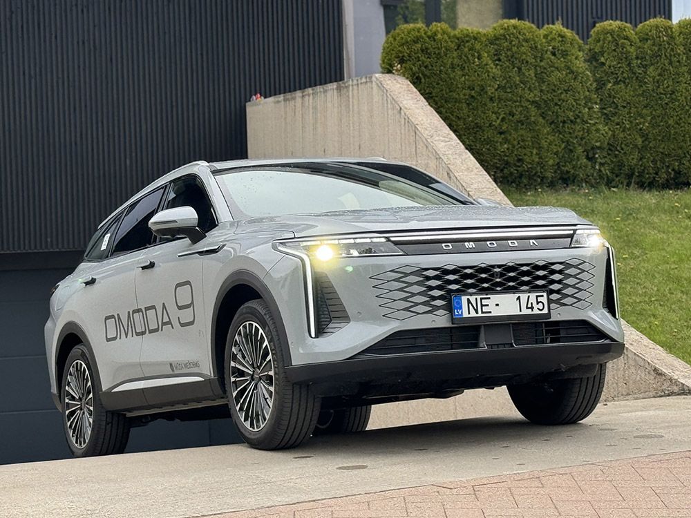 Vai Eiropas premium zīmoliem jāuztraucas? Testējam jauno OMODA 9 kopā ar operdziedātāju Edgaru Ošleju