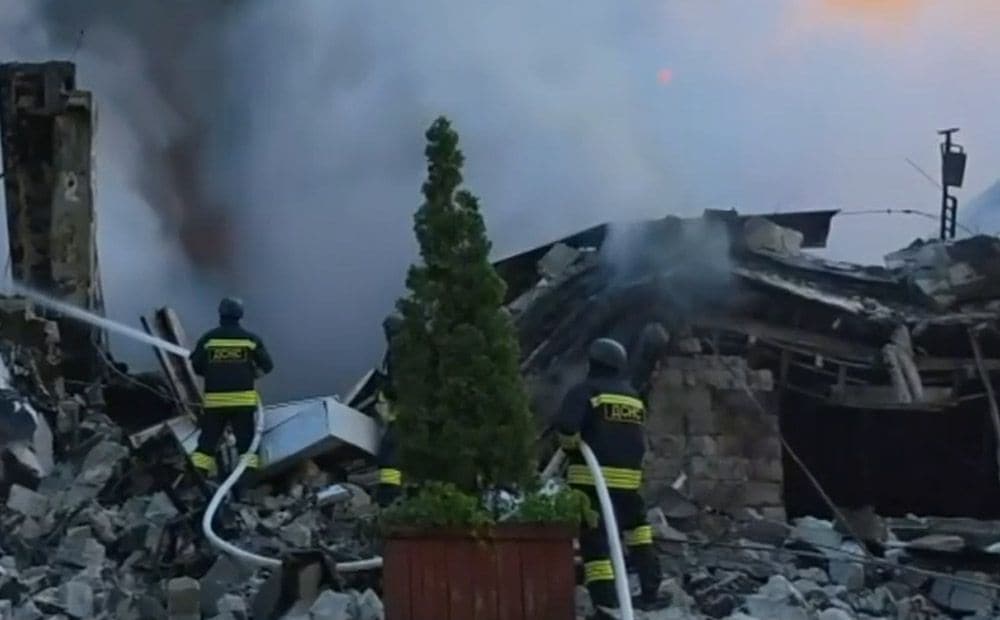Krievijas raķešu un dronu triecienos Kijivā daudz mirušo un cietušo