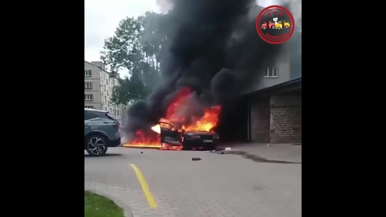 Jelgavā "riepu svilināšana" beidzas ar liesmojošu automašīnu