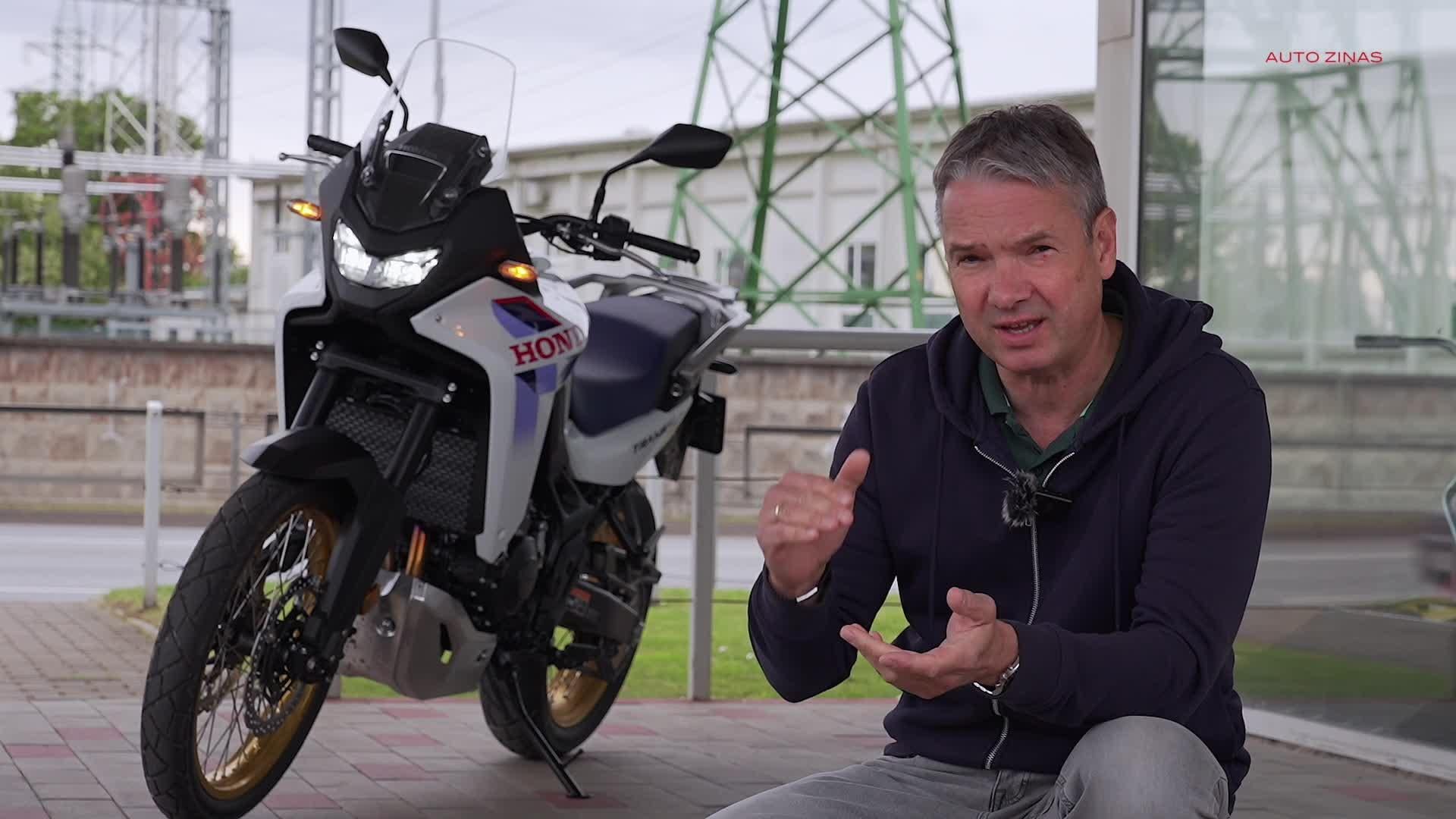 Par sajūgu vari aizmirst. Motocikls Honda Transalp ticis pie e clutch sistēmas