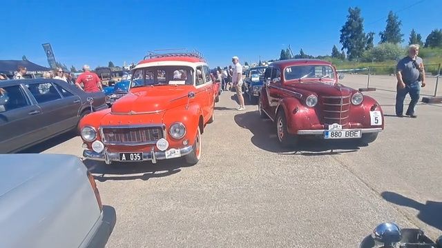 Antīko auto parāde Igaunijas rallija posmā