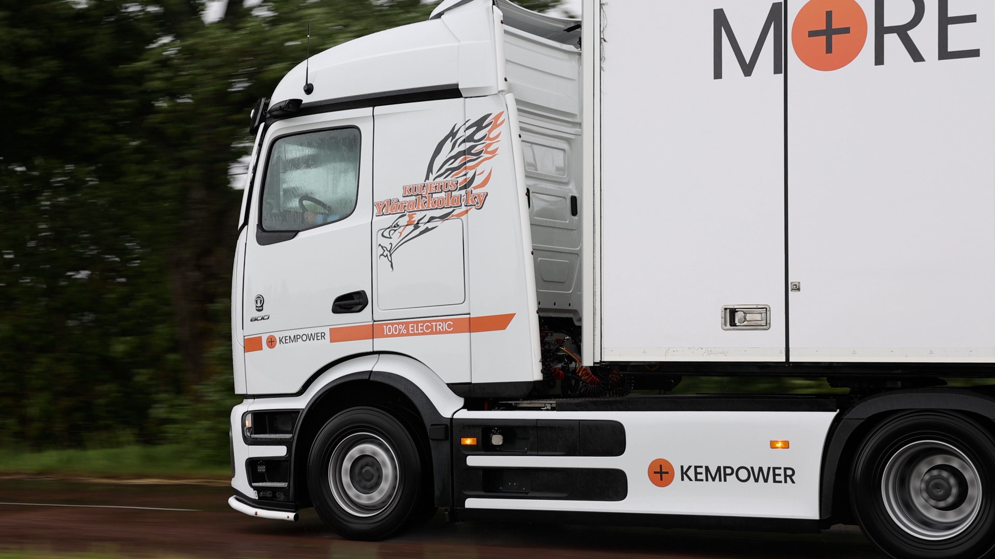 Mercedes-Benz eActros 600: elektriskais tālbraucējs, kas maina priekšstatus par kravu pārvadājumiem