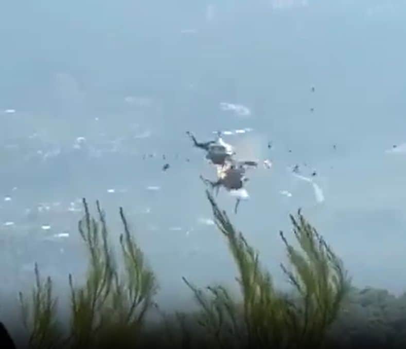 Grieķijā saduras ugunsdzēsēju helikopteri