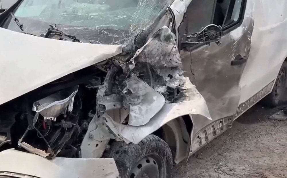 Krievu iebrucēju sarīkotajā "cilvēku safari" cietušās civilās automašīnas