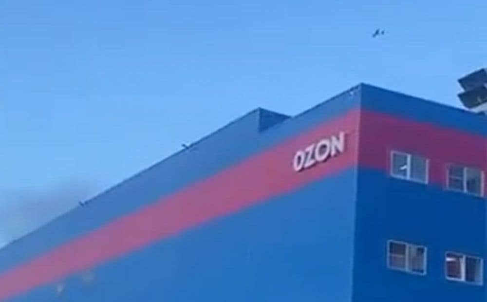Ukrainas drons Zeļenodoļskā eksplodē līdzās "Ozon" noliktavai