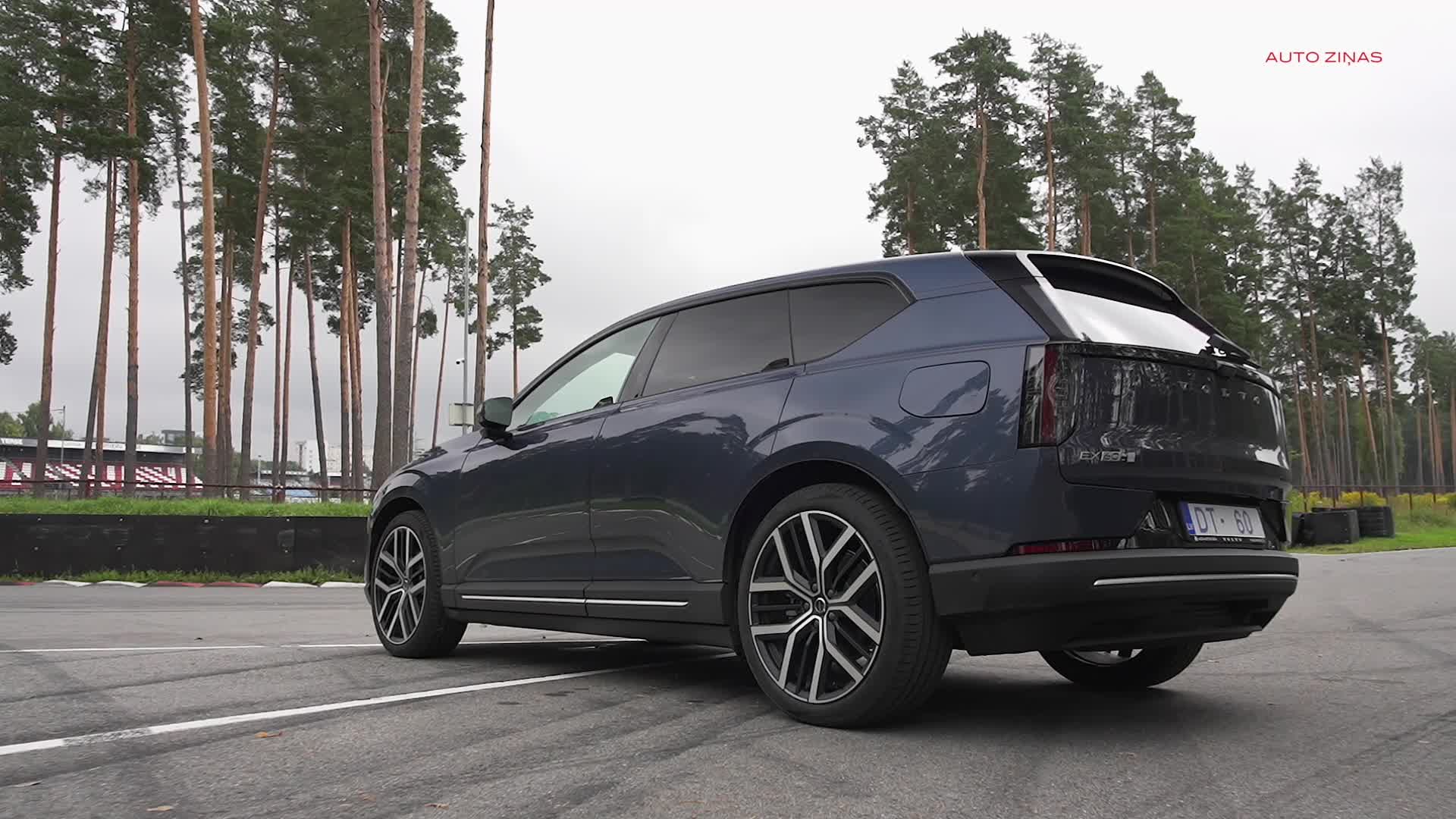 Citāds Volvo. Izmēģinām elektrisko Volvo EX60