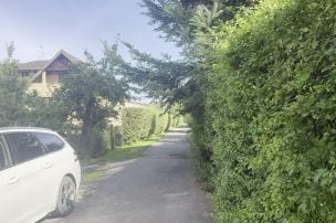 Iela Carnikavā, kur suņi uzbruka bērniem