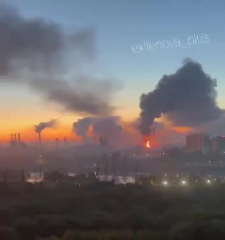 Ukraina veikusi plašu uzbrukumu Maskavas naftas pārstrādes rūpnīcai