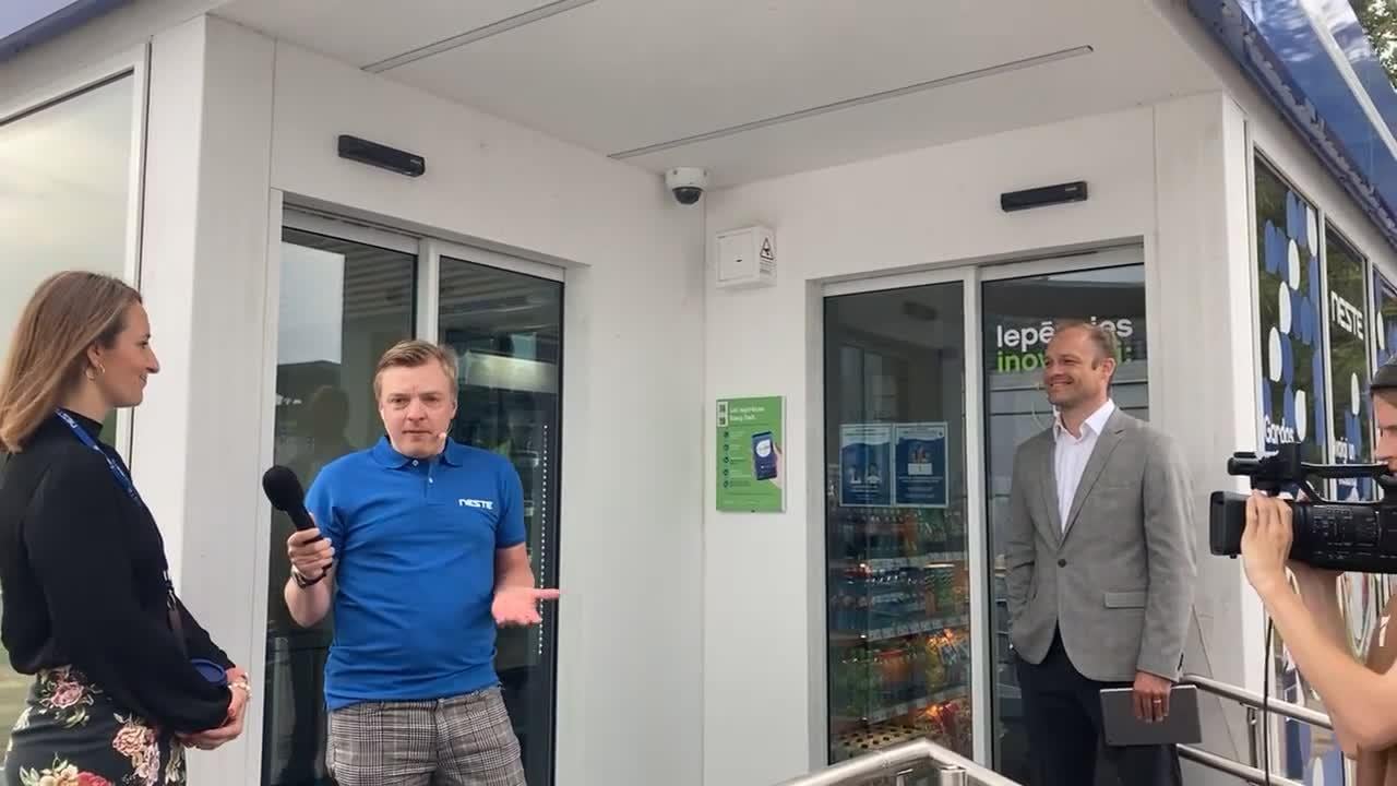 "Neste Latvija" atver pirmo pašapkalpošanās veikaliņu Rīgā