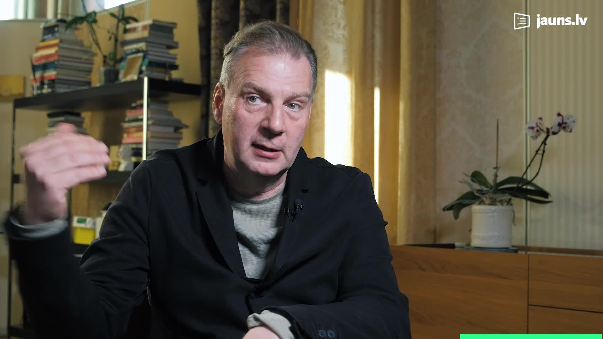 Алекс Дубас: нам нужно говорить об ужасах, особенно с теми, кто поддерживает войну