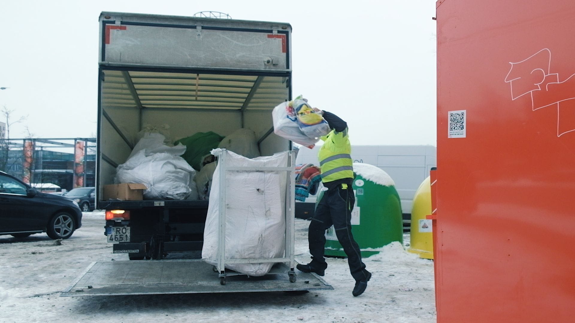 Viena. Vide. Visiem. Latvija kļuvusi par Eiropas lietoto apģērbu galapunktu