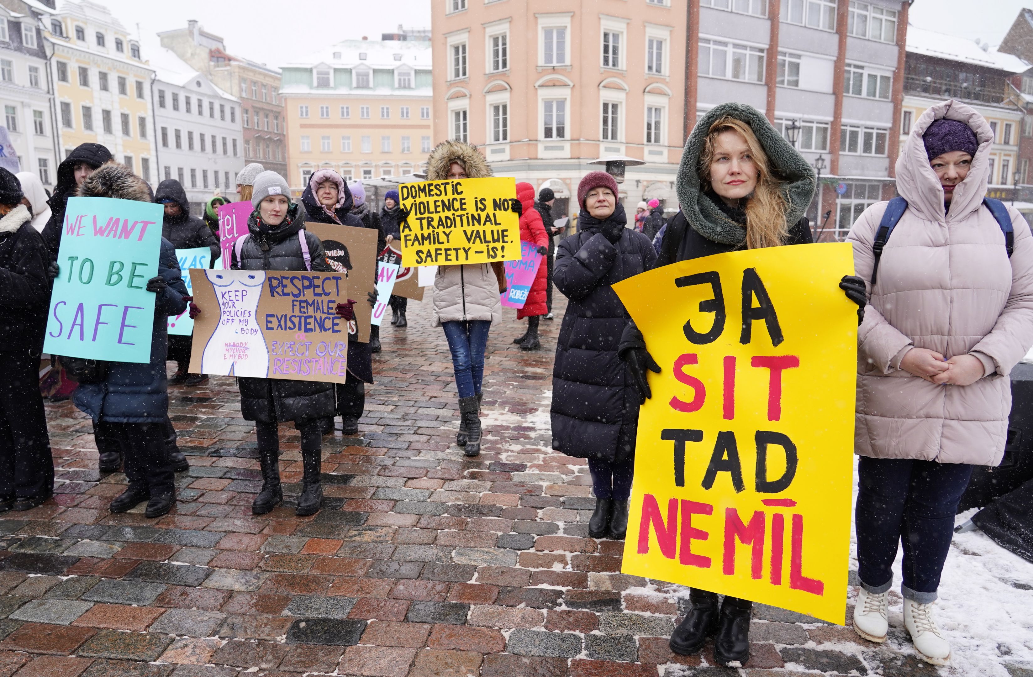 Sieviešu solidaritātes gājiens Rīgā