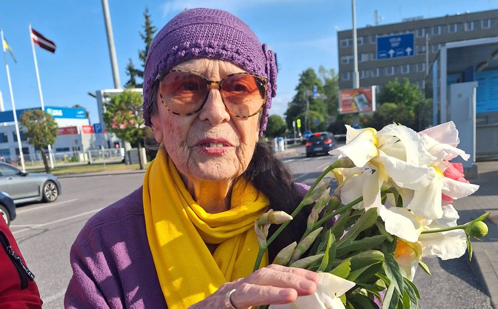 Latvijā ierodas simtgadniece Vija Vētra
