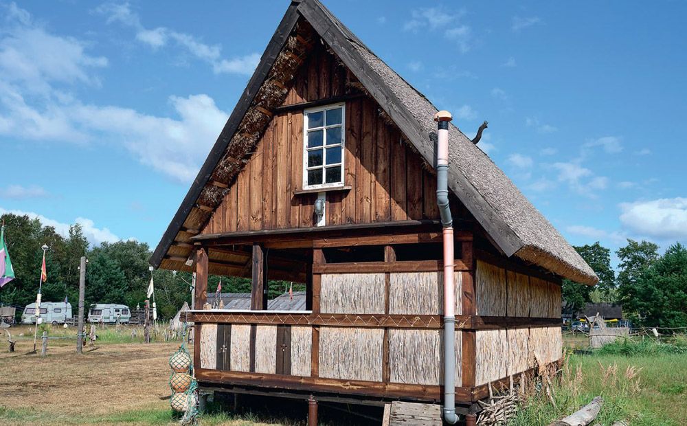 Lauku sēta ar jūras dvēseli un vasaras dušu