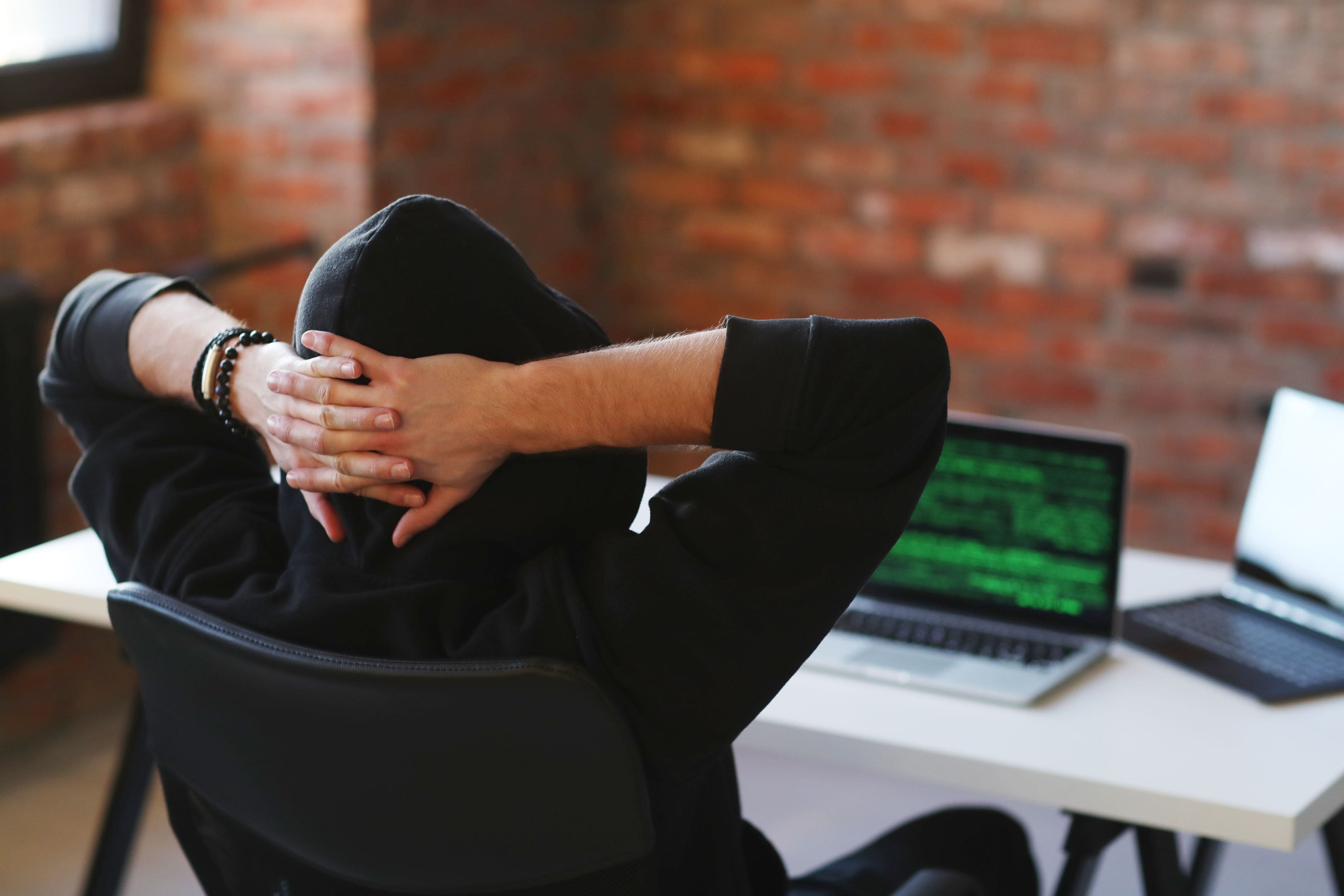 Patiesība par meliem: Kā noteikt, ka tev piezvanījis investīciju krāpnieks?