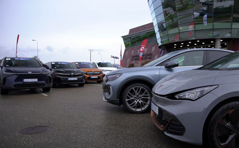 Auto ziņas: iespaidīgs elektromobiļu salidojums Tukuma lidlaukā