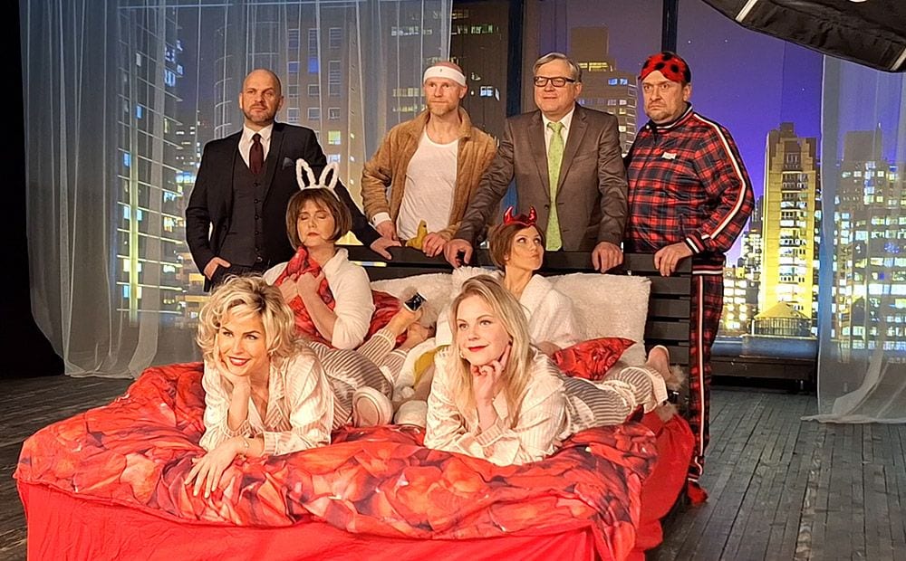 Komēdijas "Caurstaigājamā guļamistaba" plakāta bildes tapšanas jestrās aizkulises