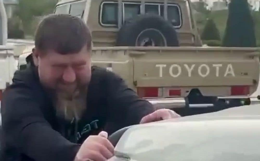 Kadirovs visiem spēkiem cenšas pierādīt, ka ar veselību viss ir kārtībā