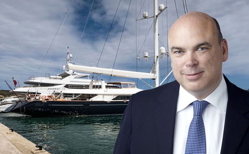 Pie Itālijas krastiem nogrimusi grezna jahta: pazudušo vidū britu uzņēmējs ar meitu