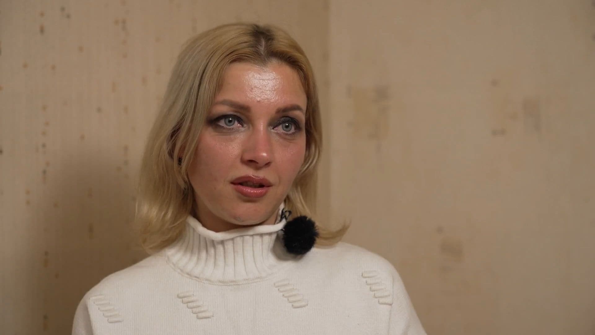 Caur ērkšķiem uz...