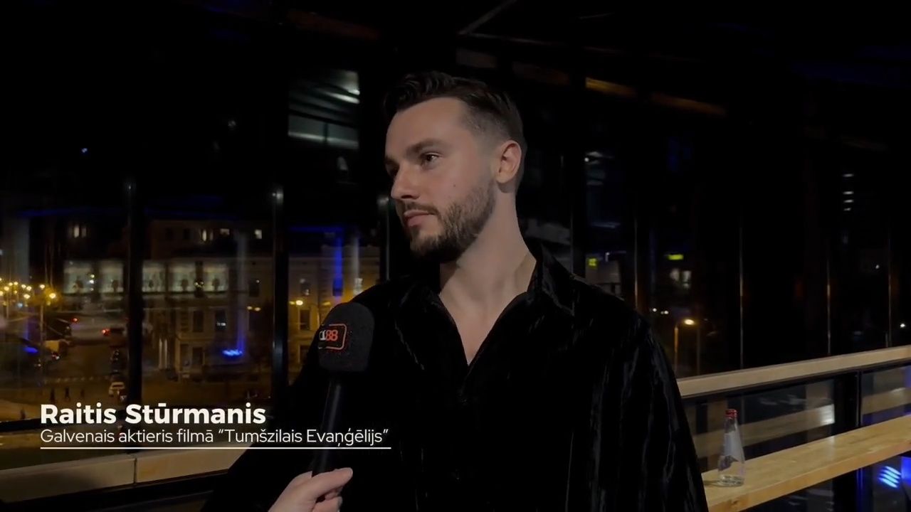 Raitis Stūrmanis atklāj, kā tapa "Tumšzilais Evaņģēlijs: "Filmējām tikai brīvdienās vai naktīs"