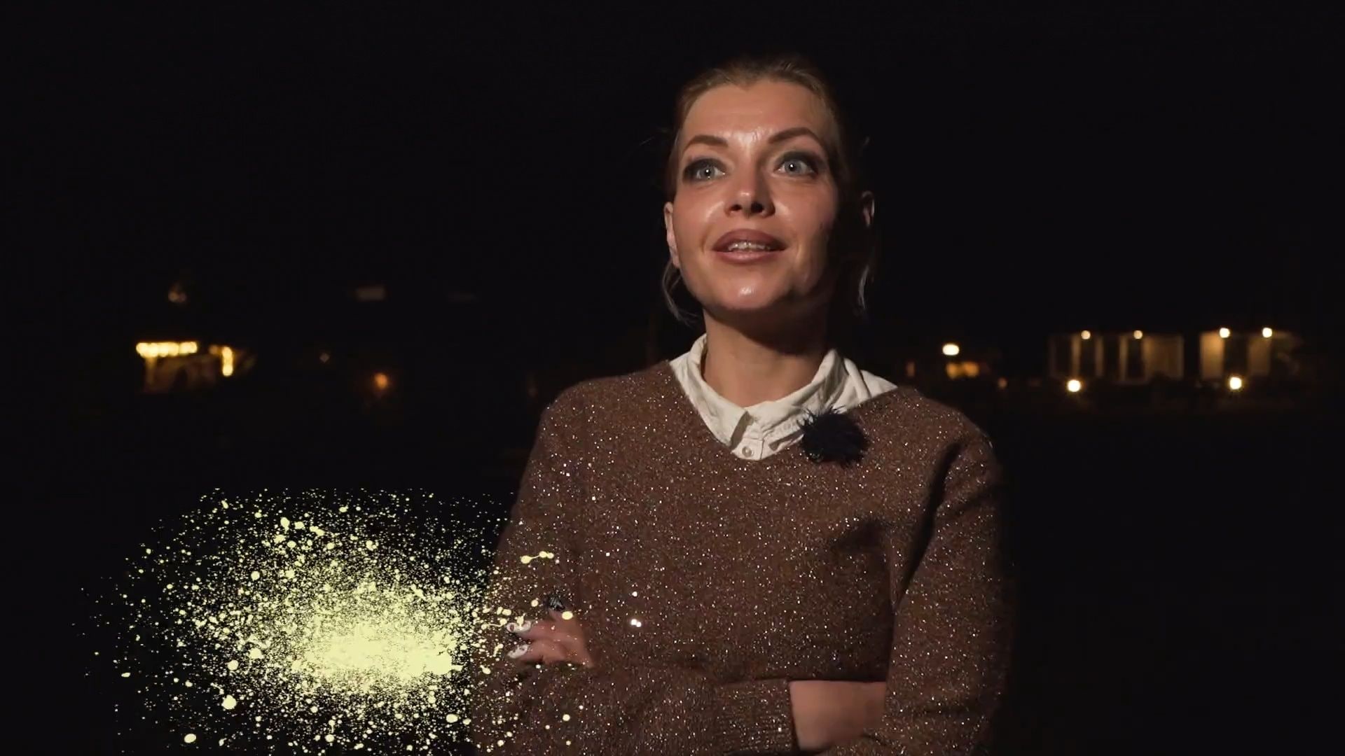 Caur ērkšķiem uz...