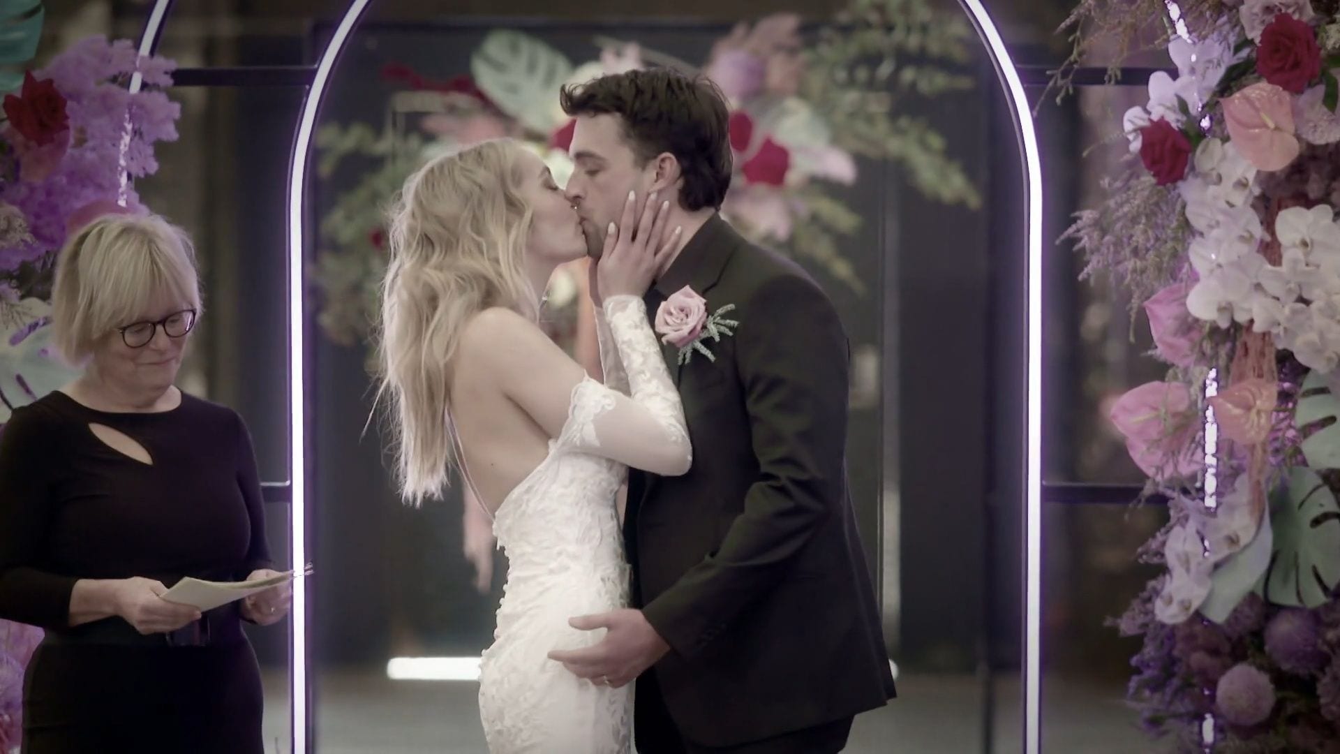 JĀ vārds svešiniekam