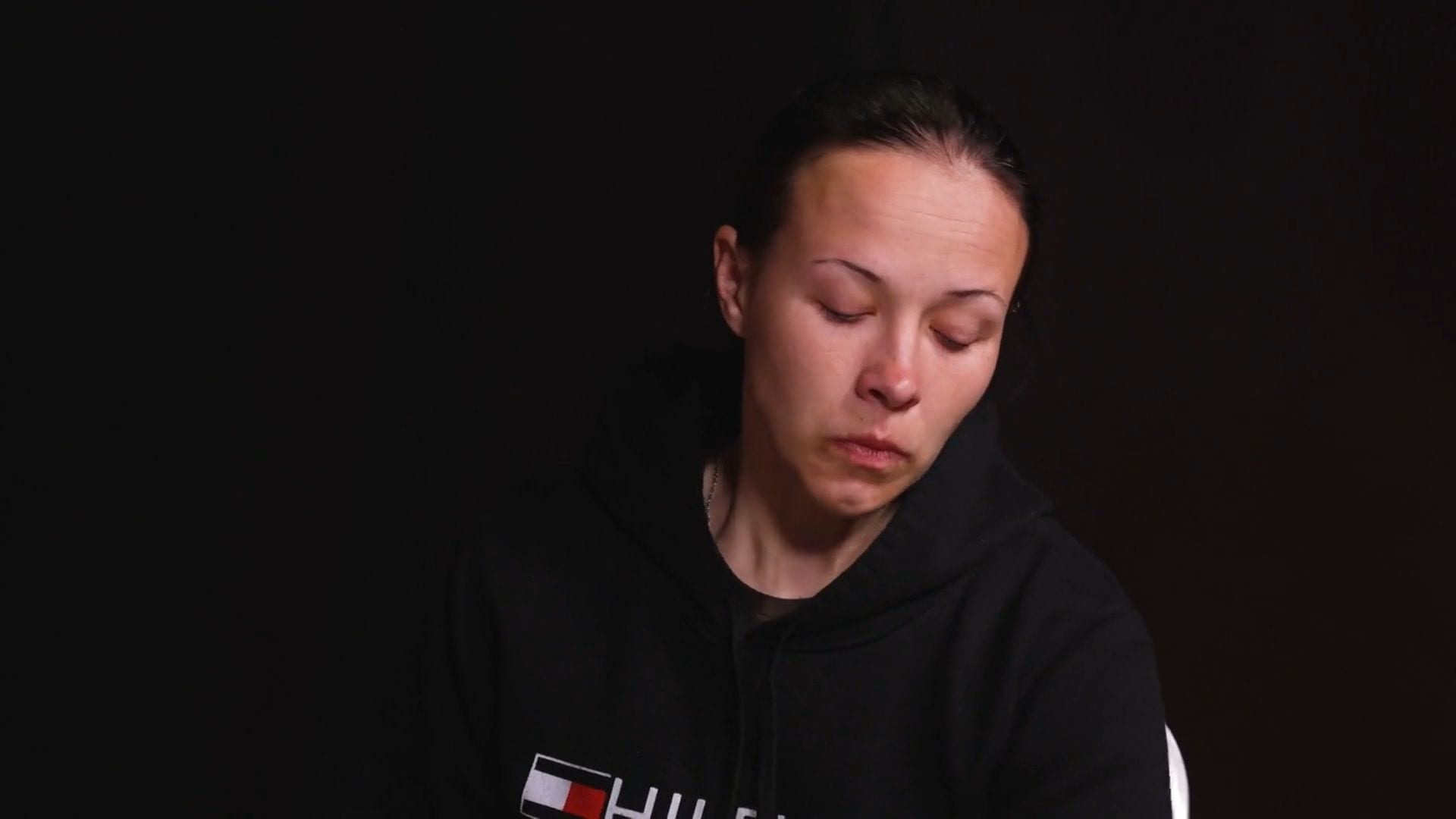 Caur ērkšķiem uz...