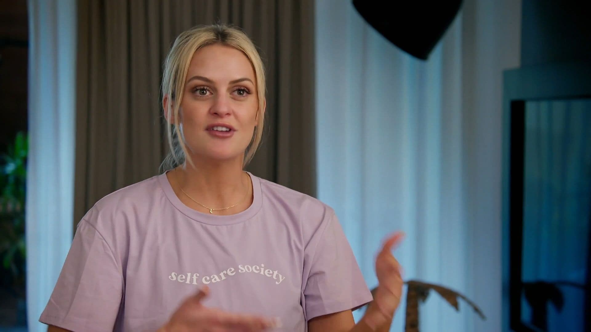 JĀ vārds svešiniekam