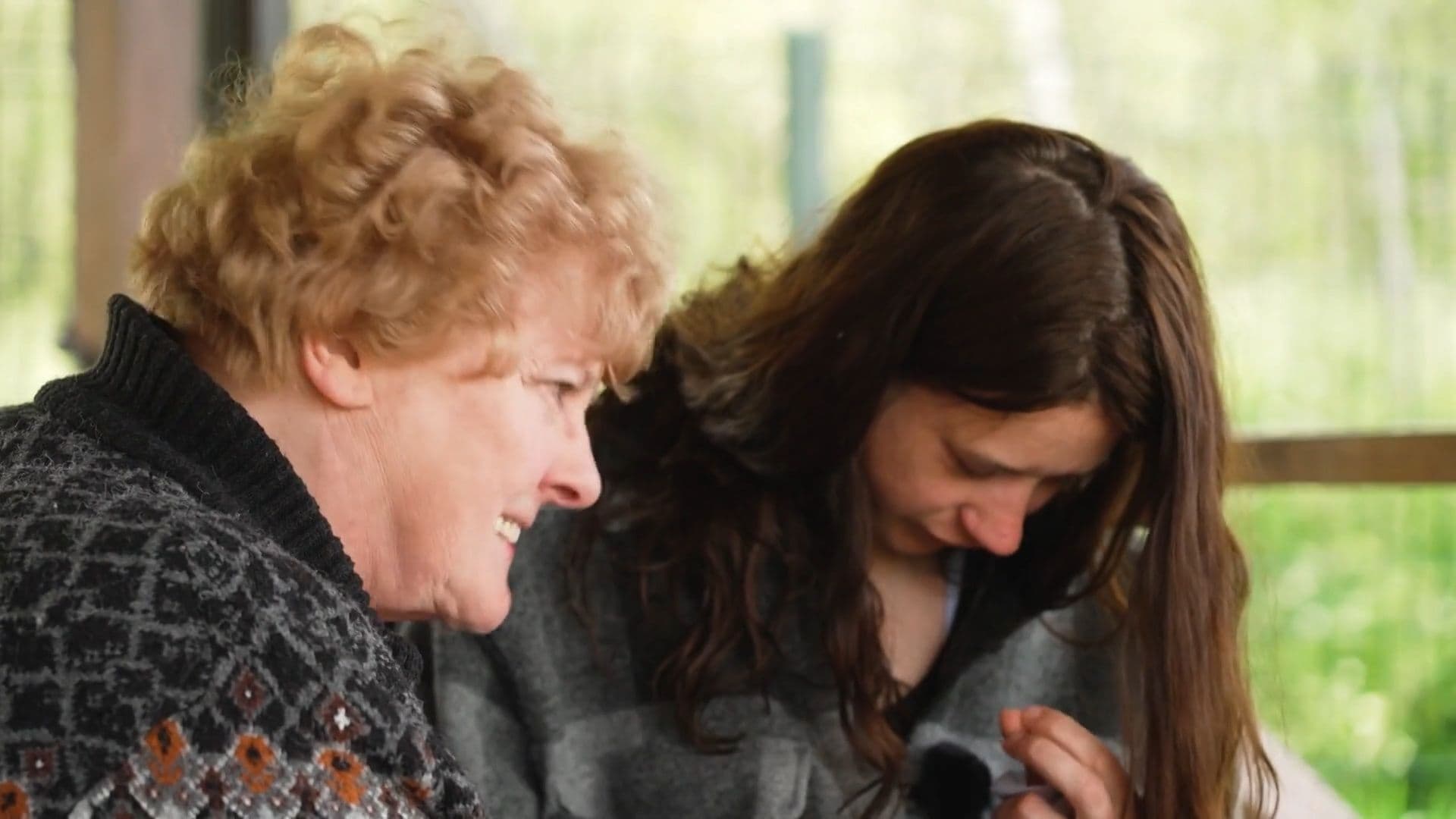 Caur ērkšķiem uz...