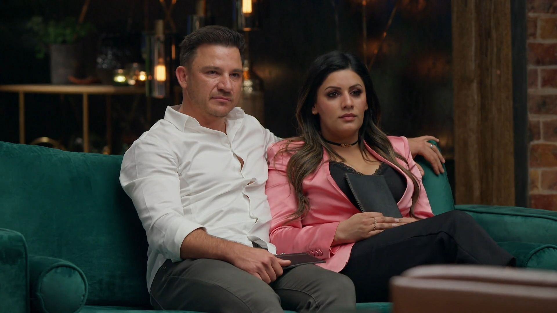 JĀ vārds svešiniekam