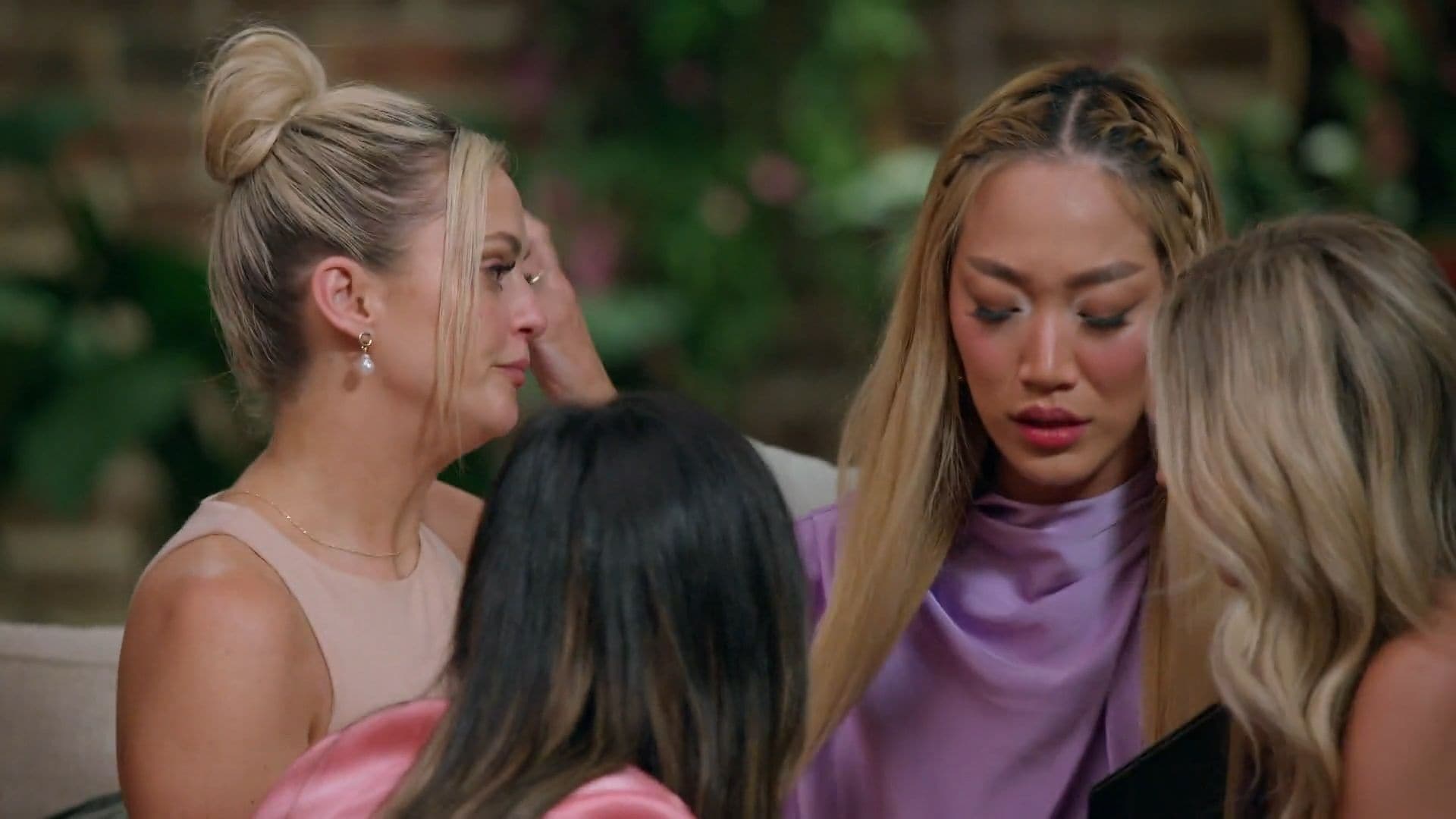 JĀ vārds svešiniekam