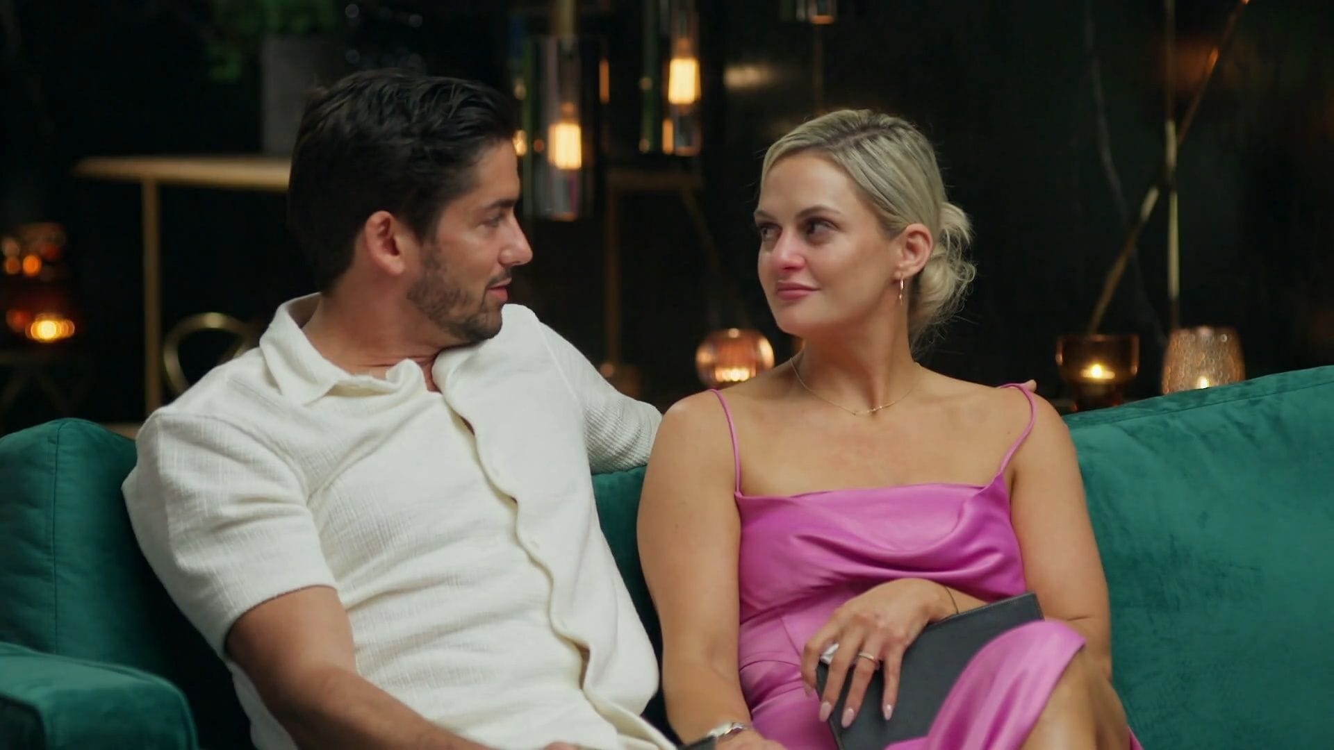 JĀ vārds svešiniekam