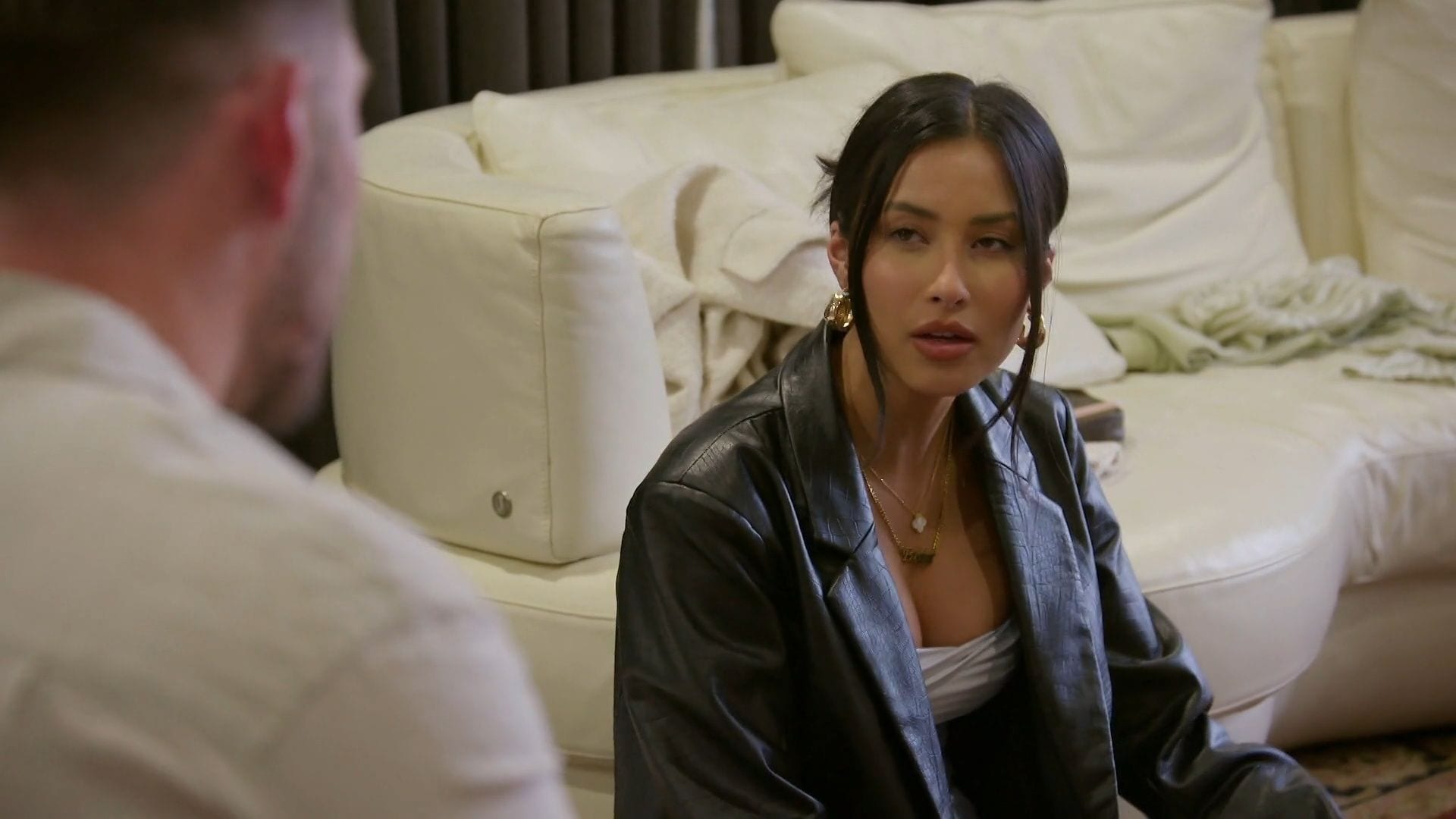 JĀ vārds svešiniekam