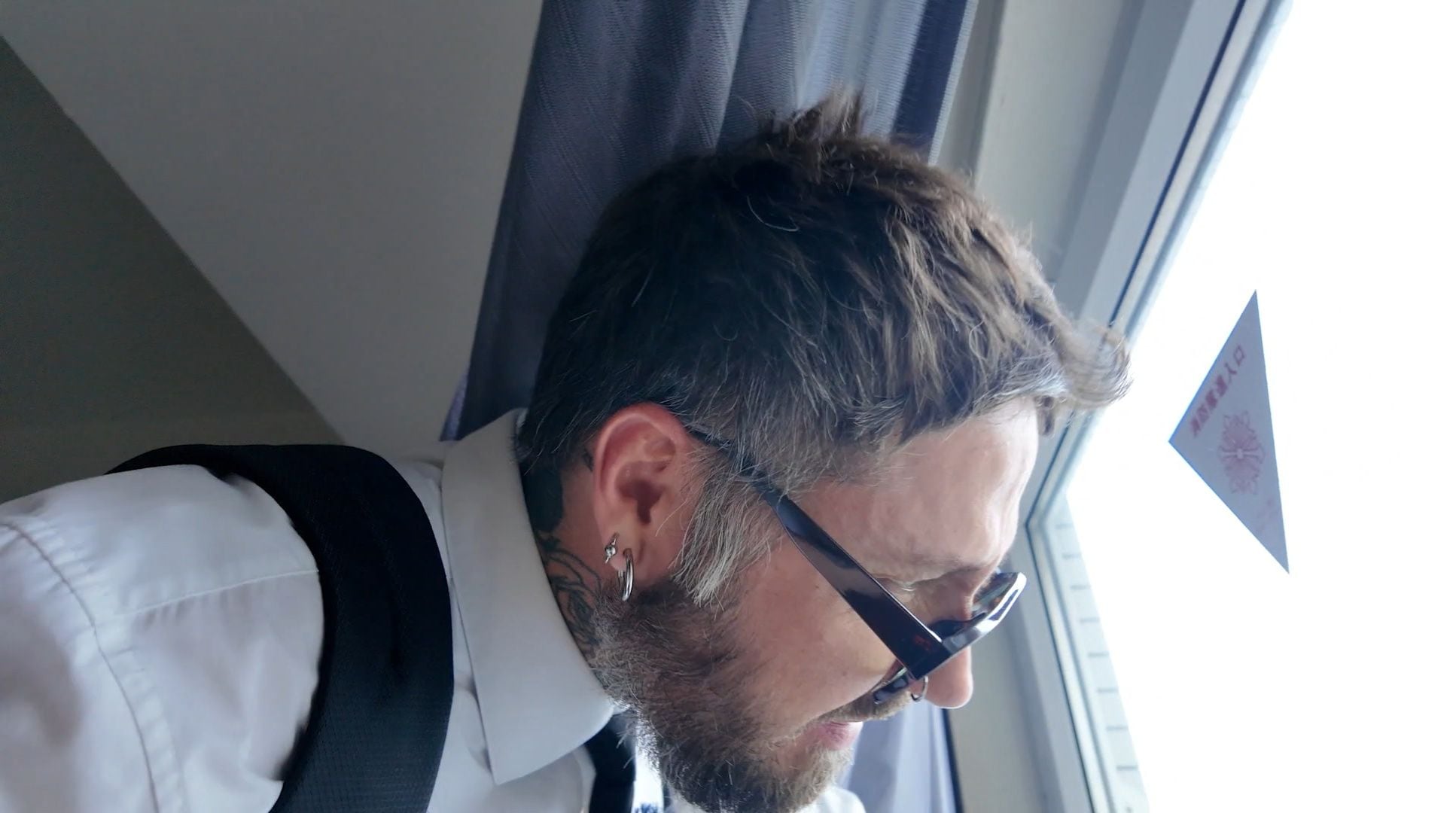 Kašeram naudas trūkuma dēļ nākas gulēt smakojošā numuriņā