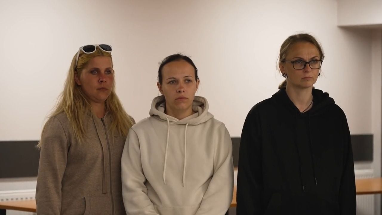 Caur ērkšķiem uz...