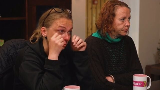 Caur ērkšķiem uz...