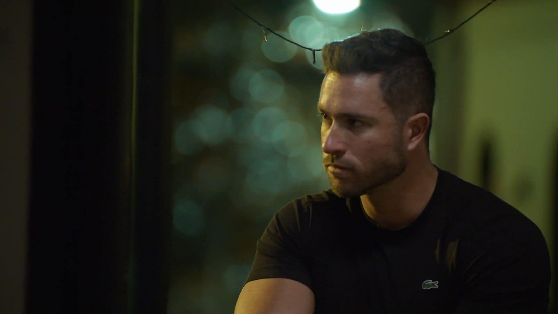 JĀ vārds svešiniekam