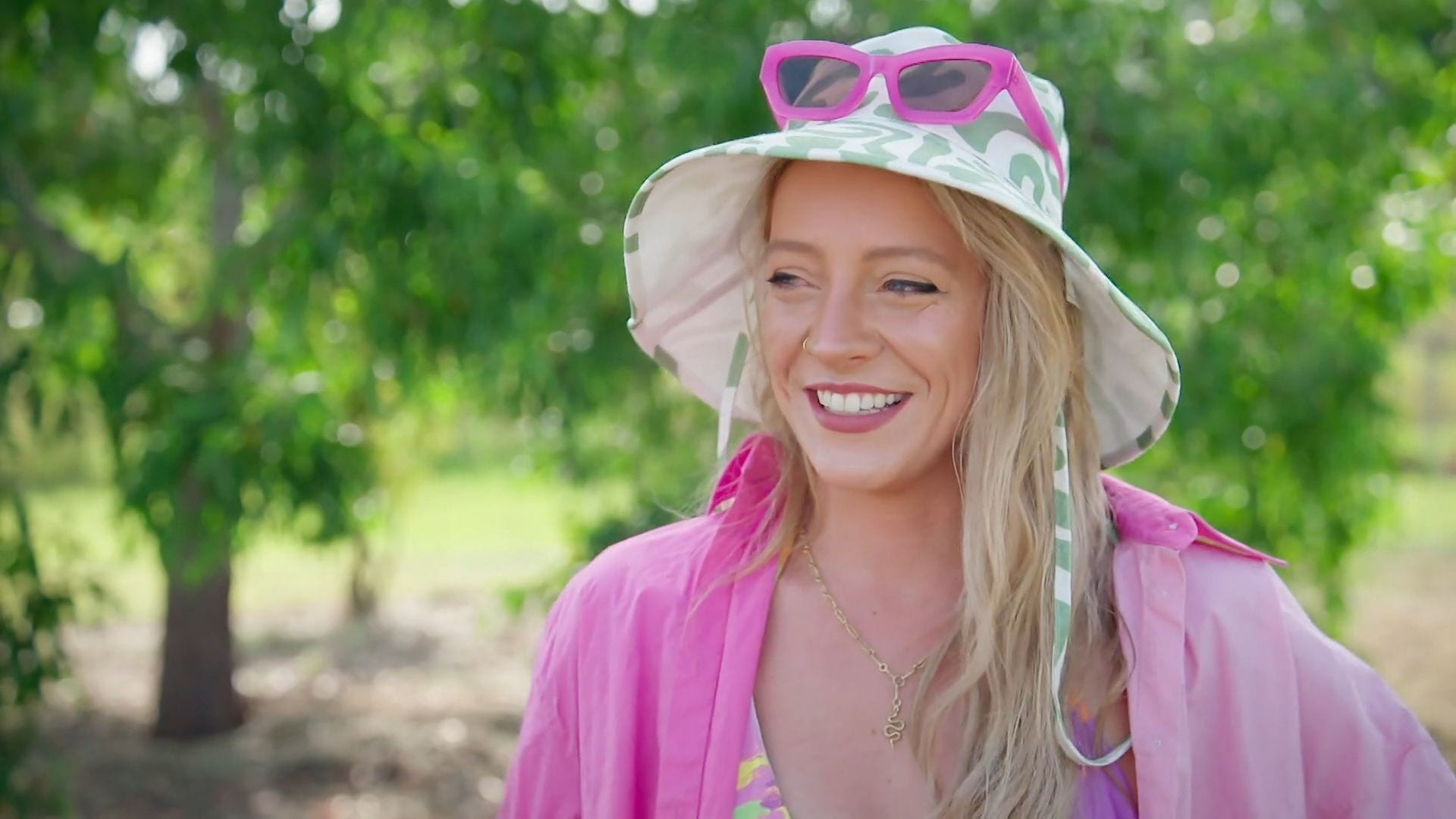 JĀ vārds svešiniekam