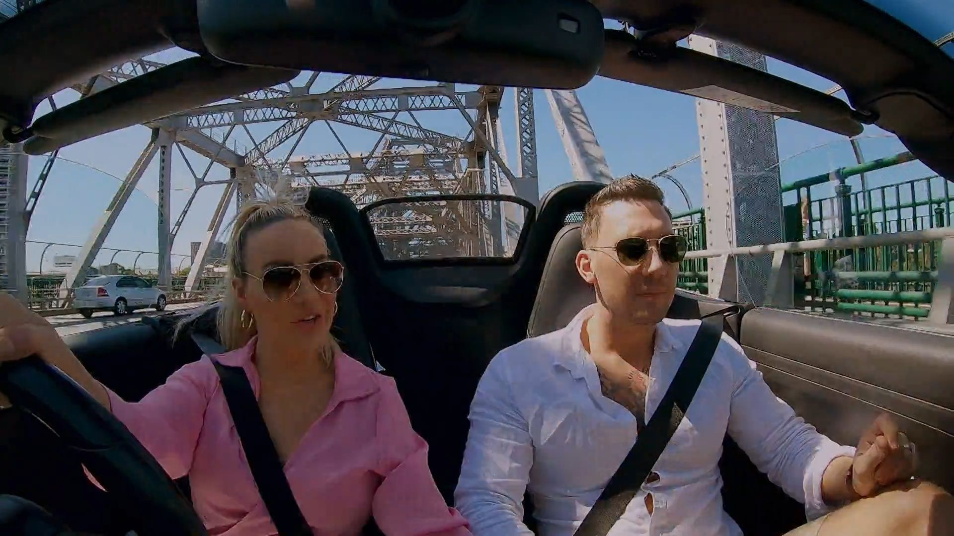 JĀ vārds svešiniekam