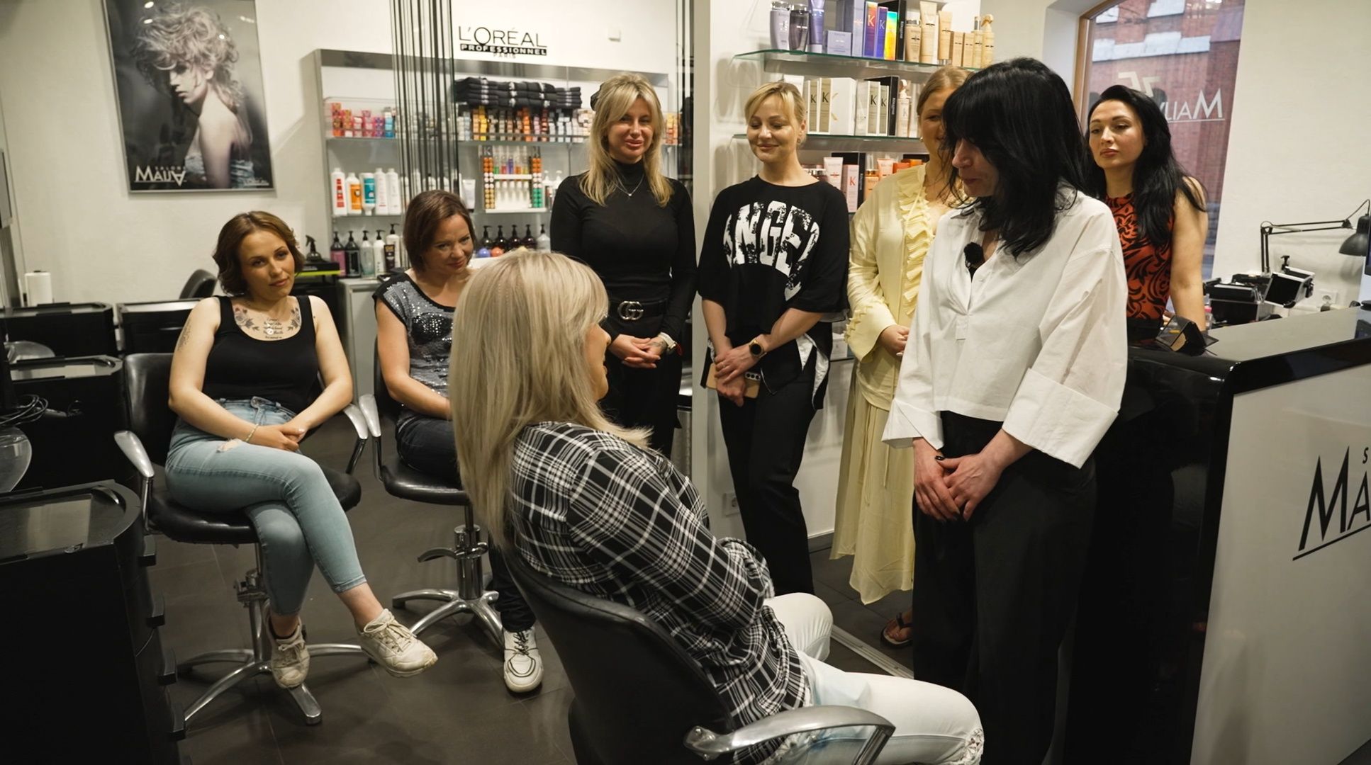 Caur ērkšķiem uz...