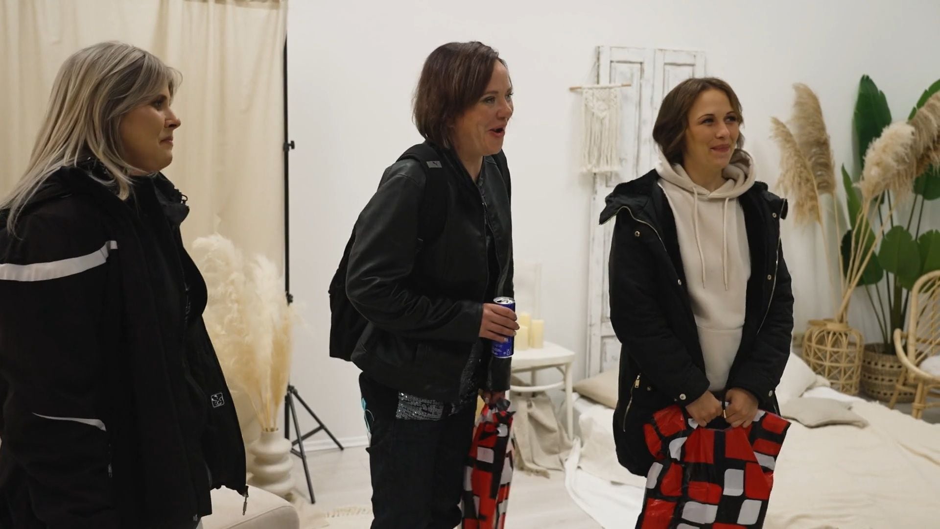 Fināla fotosesija atklāj, cik ļoti mainījušās "Ērkšķu" dāmas