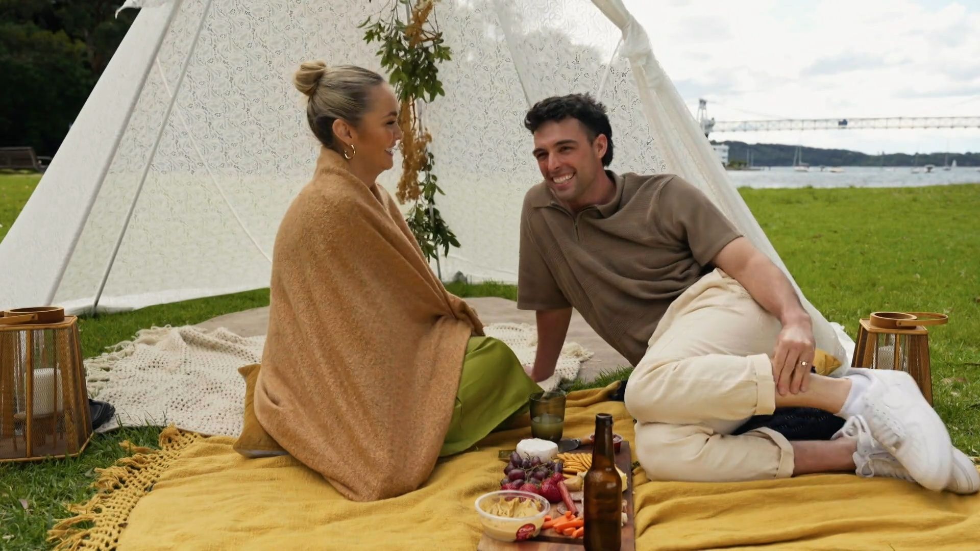 JĀ vārds svešiniekam