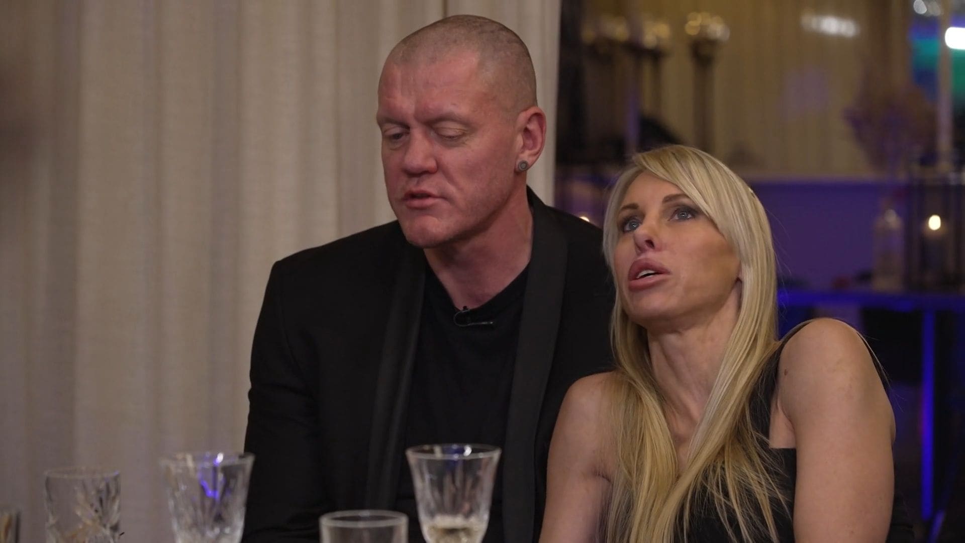 Kasparu Kambalu aizvaino sievas uzvedība slavenību ballītē