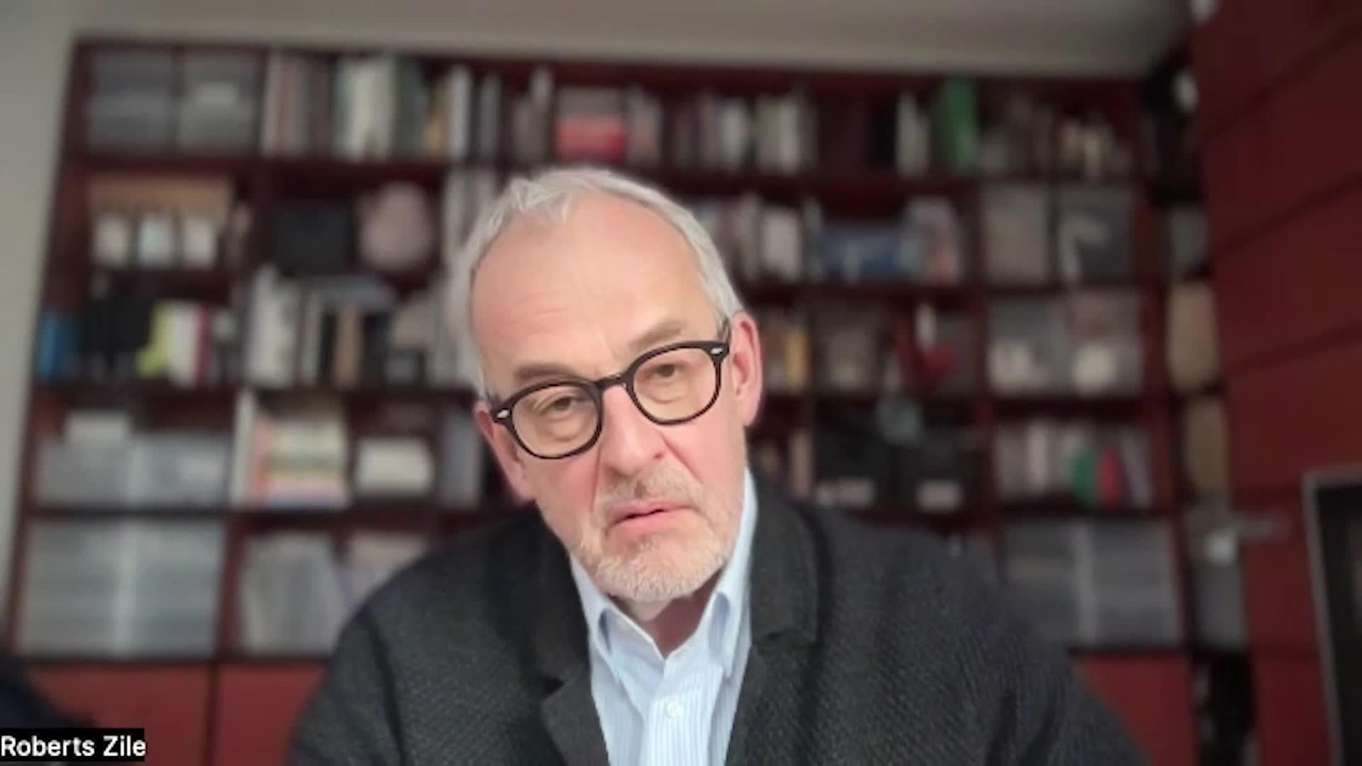 Roberts Zīle: Lauksaimnieki izdauzīja logus ēkai, kurā neviens nebija, jo visi deputāti atrodas Strasbūrā