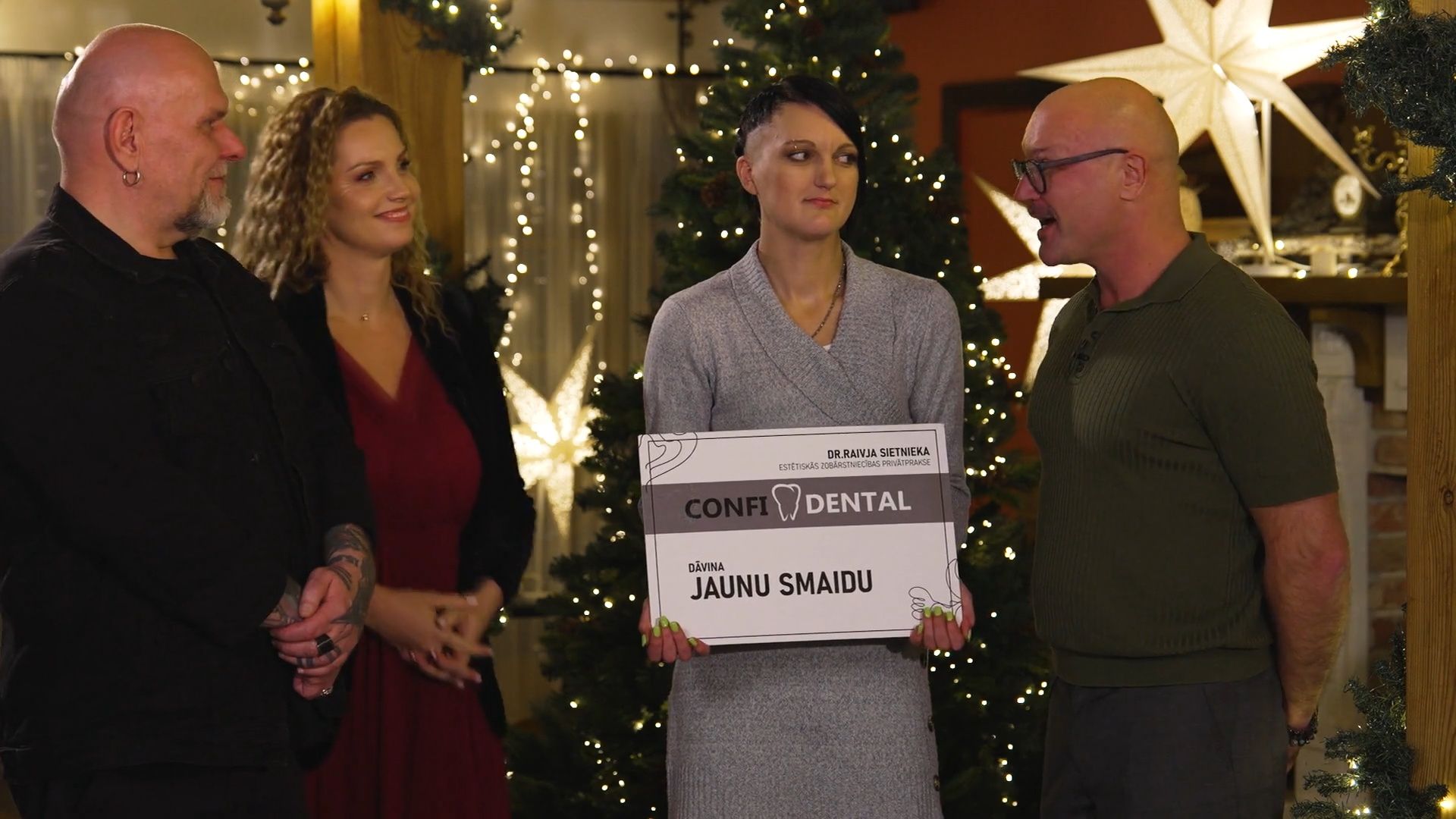 Caur ērkšķiem uz...