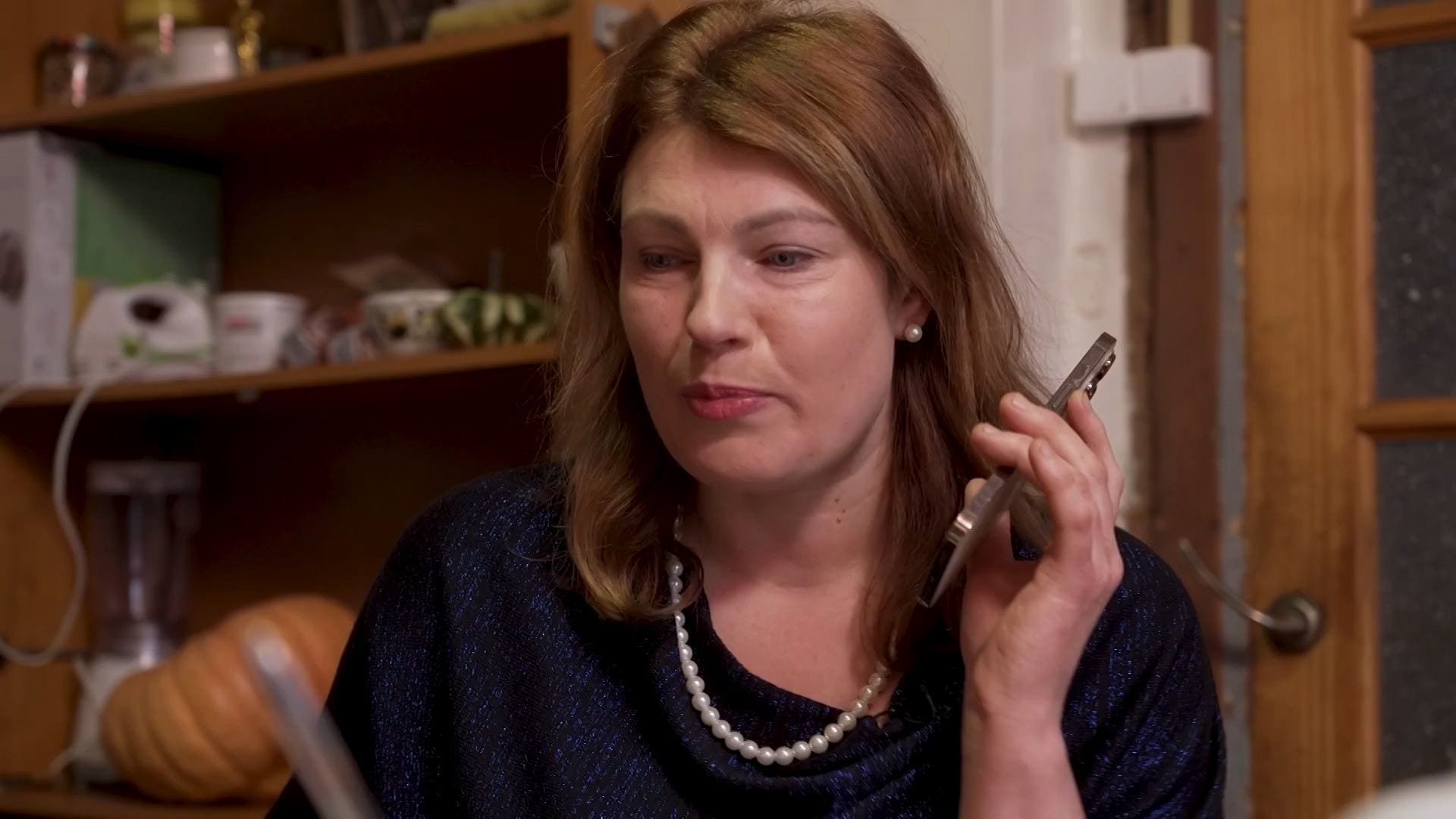 Magone ķeras pie viltības, lai paziņotu Edgaram DNS testa rezultātus