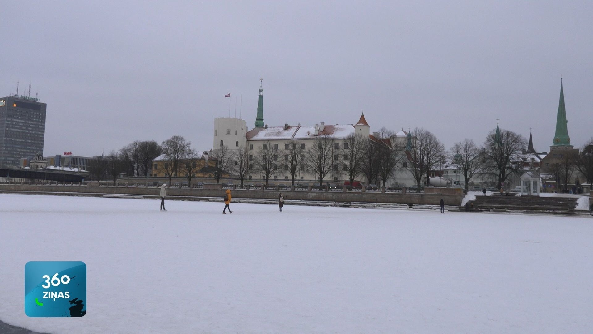 Rīgā aizliedz pastaigāties pa Daugavas ledu